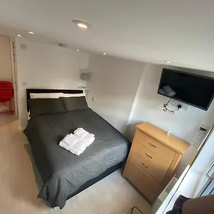 comfortable-cosy-double-ensuite-room-karibu.cambridgehotelsuk.com/